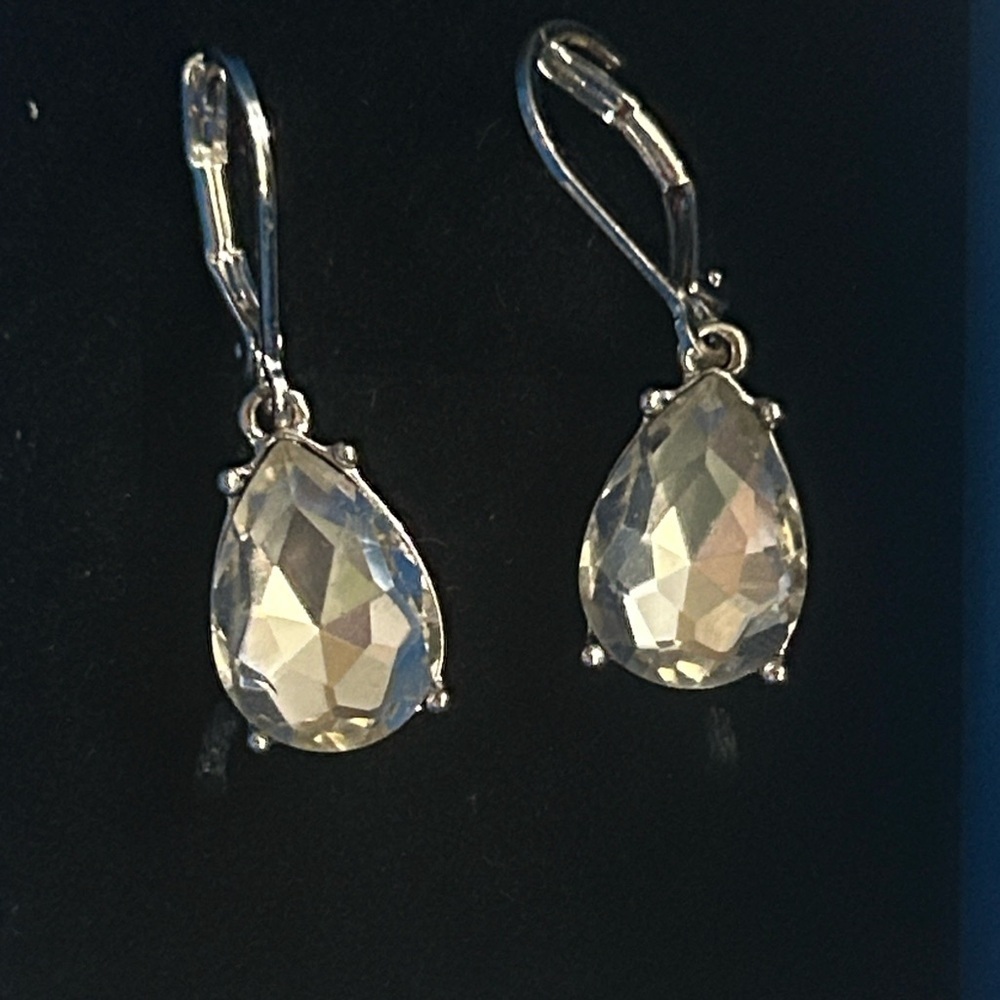 (R32) Napier Clear Crystal Teardrop Leverback Dangle Earrings Silver Tone - Picture 2 of 3